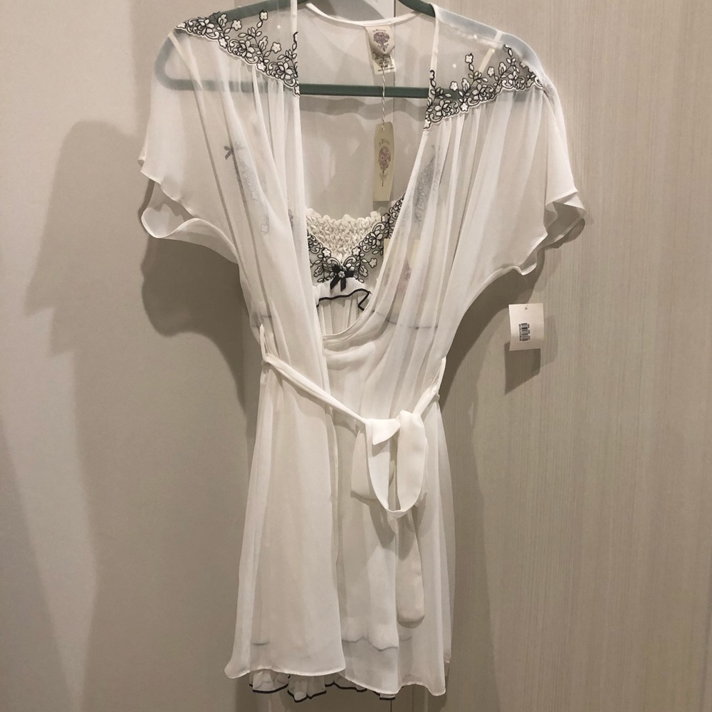 White embroidered lingerie set. NEW with TAGS.